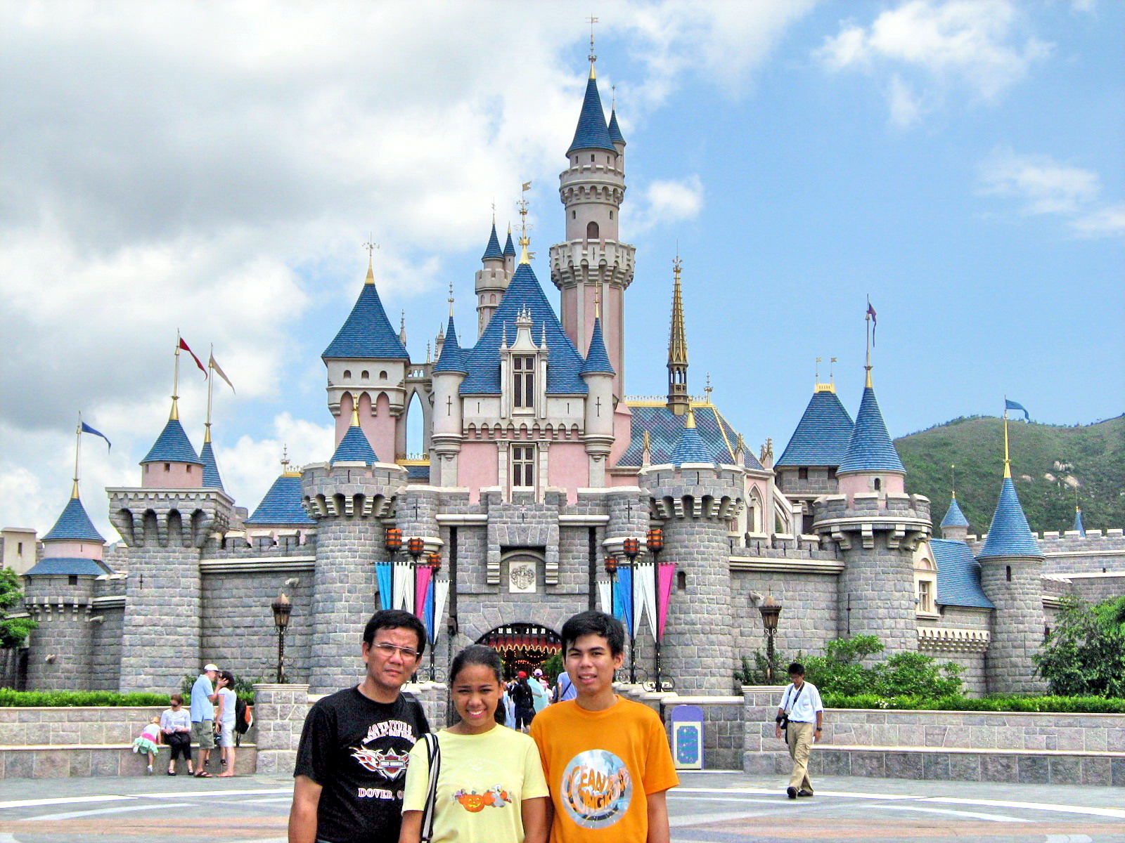 Informations basique sur le parc Hong Kong Disneyland Resort Sleeping-beauty-castle-3